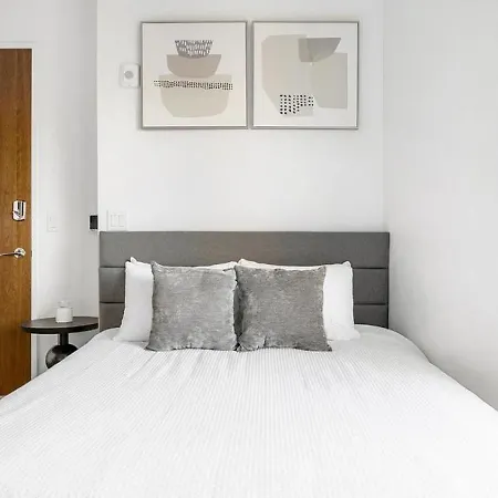 Landing Modern Apartment With Amazing Amenities